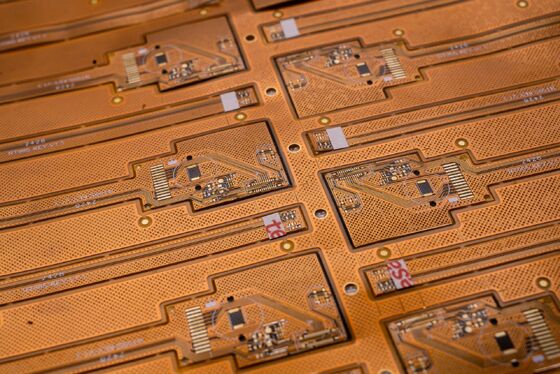 ซื้อ แผงวงจรพิมพ์แบบยืดหยุ่นสองชั้น (FPCB) พร้อมระดับการป้องกันไฟ V0 และบริการที่ปรับแต่งได้สำหรับแถบไฟ LED online manufacture