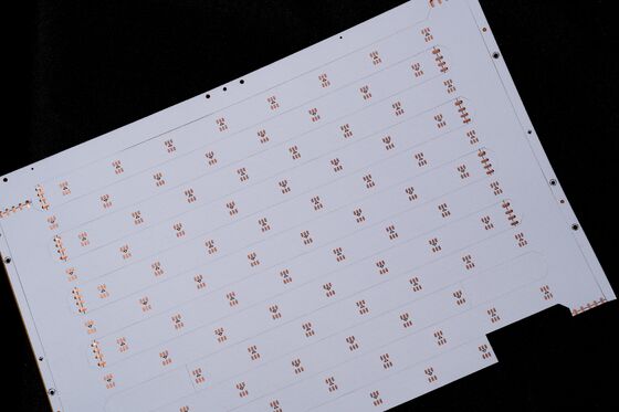 ซื้อ โซลูชั่น LED ที่มีประสิทธิภาพในเรื่องค่าใช้จ่าย: FPC และ SMT ที่มีประสิทธิภาพสูงสําหรับการผลิตจํานวนมาก เครื่องวงจรพิมพ์ยืดหยุ่นสําหรับเข็มขัดข้อมือการดูแลสุขภาพ เครื่องวงจร PCB ที่สามารถปรับแต่งได้ด้วยคุณภาพสูง online manufacture