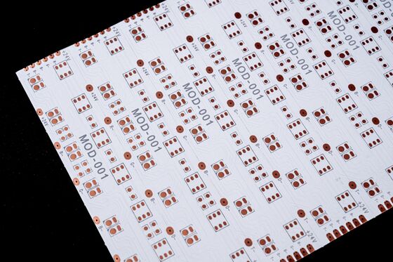 PCB แบบยืดหยุ่นชั้นสองชั้นที่มีระดับป้องกันไฟ V0 และความหนา 0.25mm±0.05 สําหรับแสง LED