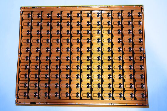 FPC ชั้นสองแบบที่มีความกว้างเส้น 0.1 มม. นิยม และความยืดหยุ่นสูงสําหรับการออกแบบด้านสองแบบที่คอมแพคต