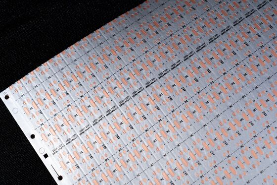 LED FPC ออกแบบสองชั้นพร้อมการเคลือบสารต้านอนุมูลอิสระ OSP และความหนาที่ปรับแต่งได้สำหรับแถบ LED 2835