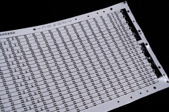 ชิปหลายชั้นบน FPC สําหรับอุปกรณ์อิเล็กทรอนิกส์และแผ่นวงจรยืดหยุ่น LED สายสี